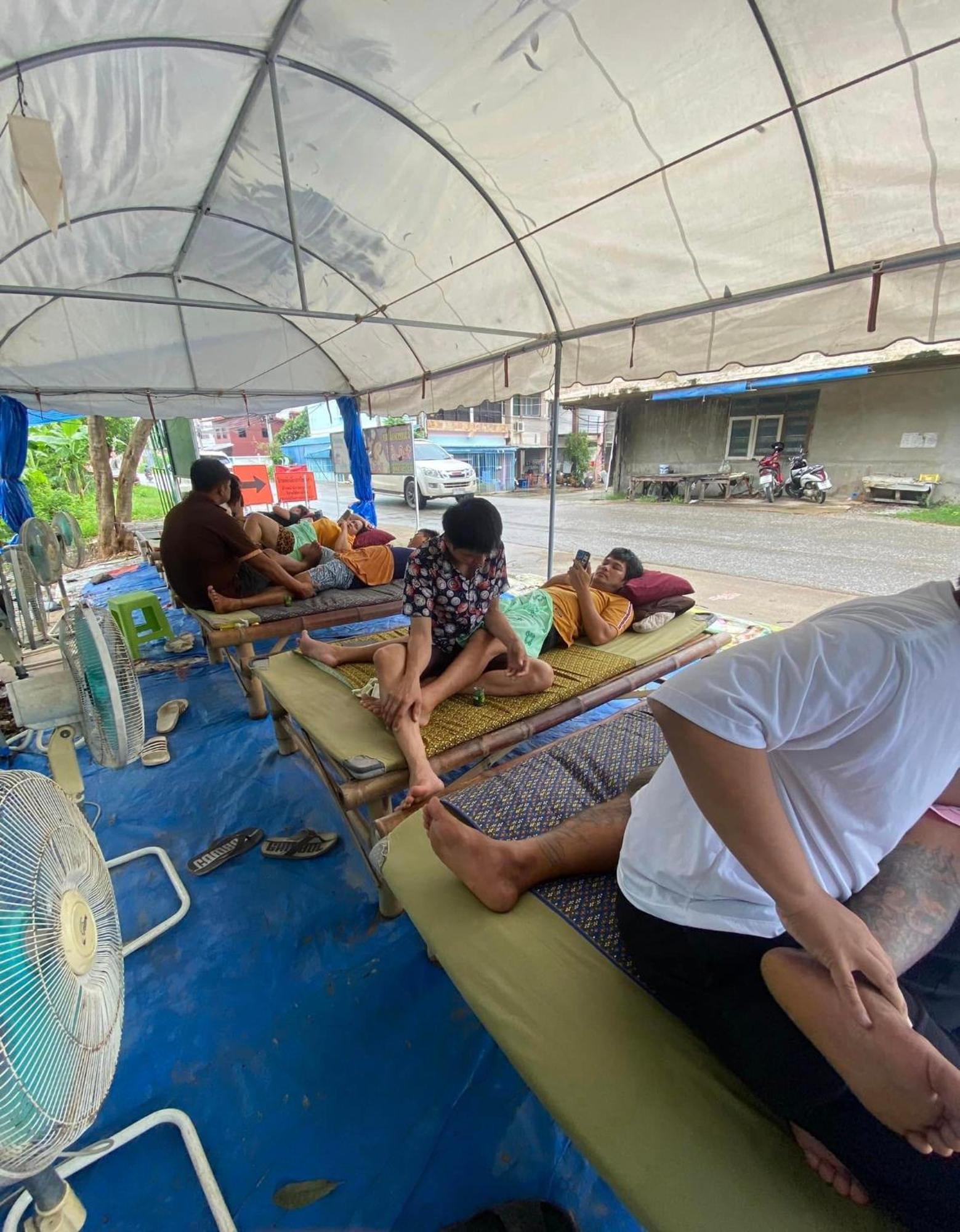 Hostelbed And Retreat Phitszanulok Kültér fotó