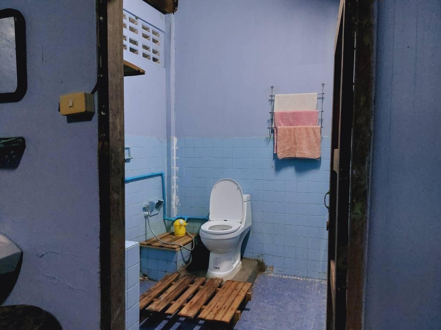 Hostelbed And Retreat Phitszanulok Kültér fotó
