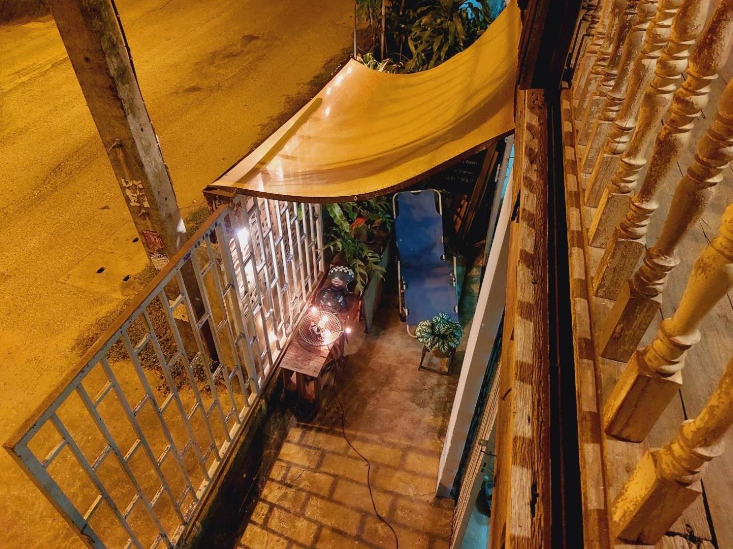 Hostelbed And Retreat Phitszanulok Kültér fotó
